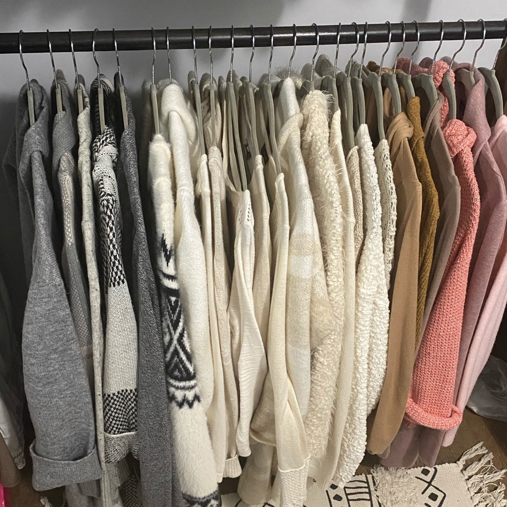 Sweaters and Cardigans - Picture 9 of 9